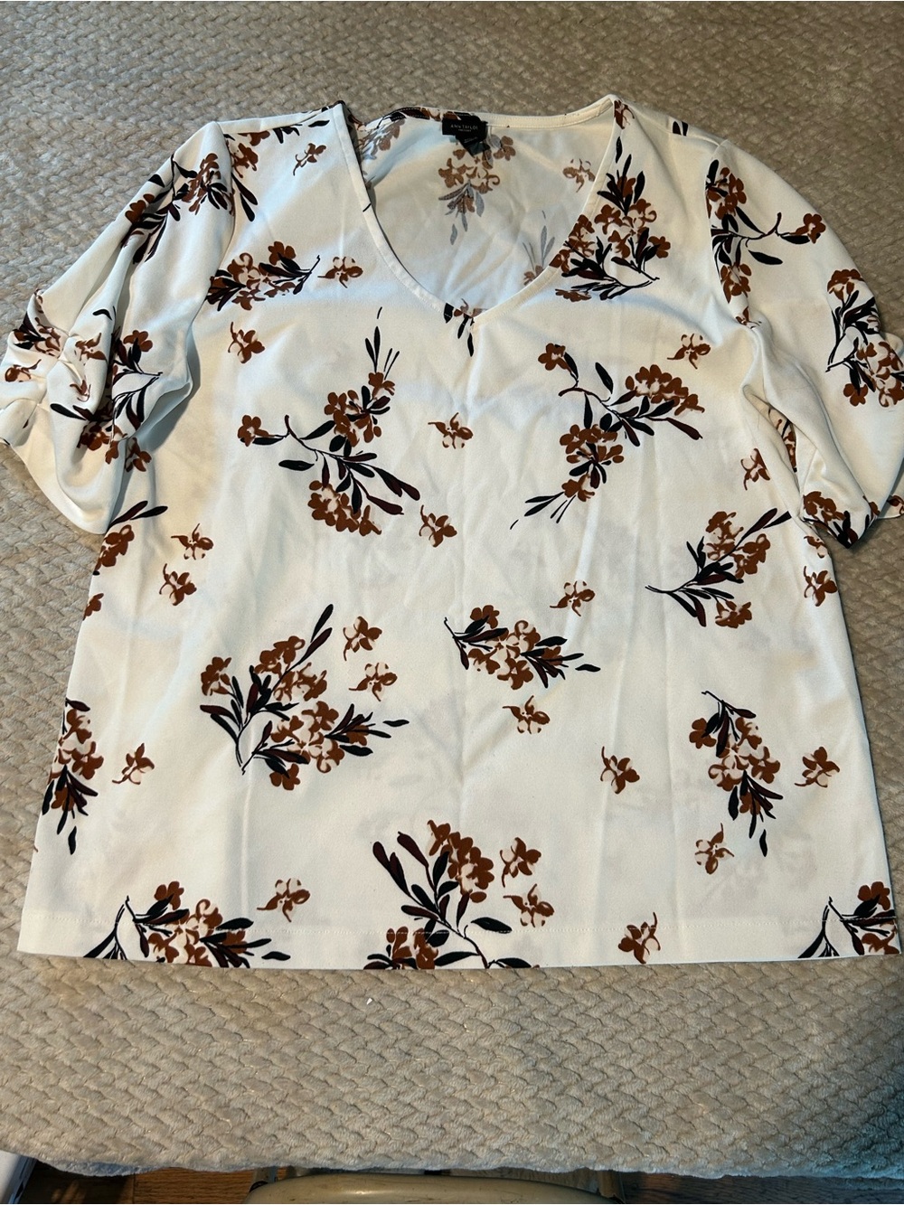 Ann Taylor Factory White Floral V-Neck Blouse